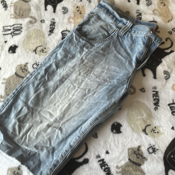 Guess Men’s Jean shorts - Picture 2 of 3